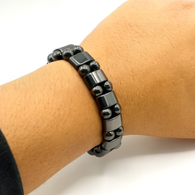 Lade das Bild in den Galerie-Viewer, Hämatit Armband Herren Ø60mm – Naturstein Schmuck – Geschenk im Etui