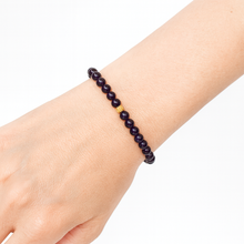Lade das Bild in den Galerie-Viewer, Amethyst Armband Damen – A+ Amethyst Perlen 6 mm mit 925 Echt-Silber-Verschluss | Handmade in Deutschland by SARB-BIJOU