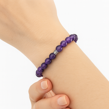 Lade das Bild in den Galerie-Viewer, Amethyst Armband Damen – A+ Qualität Amethyst Perlen mit 925 Echt-Silber-Verschluss | Handmade in Deutschland by SARB-BIJOU
