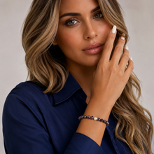 Lade das Bild in den Galerie-Viewer, Granat-Armband A+ Qualität mit 925 Silberverschluss – facettierte Naturperlen, elastisch, Handmade in Deutschland | SARB-BIJOU VIP COLLECTION
