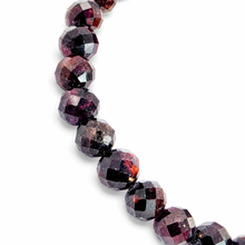 Lade das Bild in den Galerie-Viewer, Granat-Armband A+ Qualität mit 925 Silberverschluss – facettierte Naturperlen, elastisch, Handmade in Deutschland | SARB-BIJOU VIP COLLECTION
