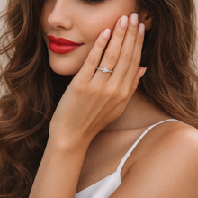 Lade das Bild in den Galerie-Viewer, Diamantring Damen aus ECHTGOLD Weißgold 370 mit echtem Diamanten 0,30 Karat SI – eleganter Solitärring Damenring Verlobungsring
